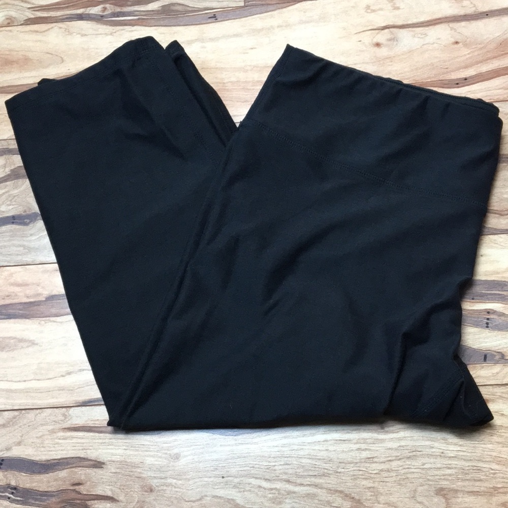 ✨Black Capri Length Leggings✨
